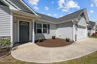 221 Breakwater Drive, Sneads Ferry, NC 28460 – photo 3: 221 Breakwater Drive, Sneads Ferry, NC
