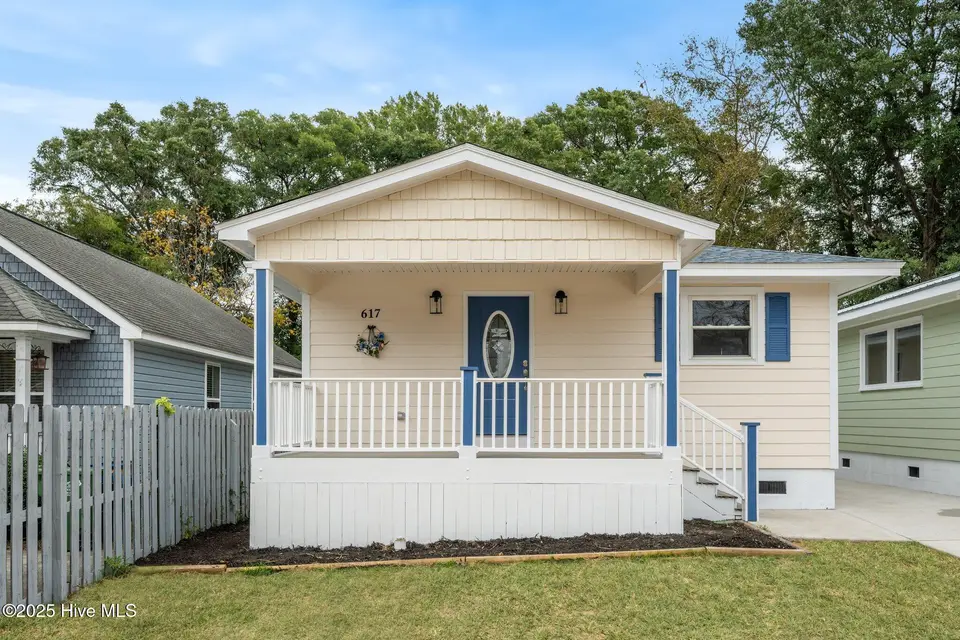 617 S 9th Street, Wilmington, NC 28401 – photo 1 of 28: Front
