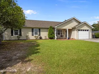 302 Foxridge Lane, Hubert, NC 28539 — 3-bedroom home in Foxtrace, Hubert, NC, photo 2 of 38: 4-web-or-mls-P8256045