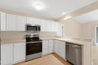 424 Commerce Avenue D, Morehead City, NC 28557 – photo 12: Kitchen
