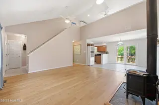 913 Hearthside Court, New Bern, NC 28560 – photo 11: Living Room