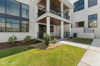 805 Mulberry Street Unit 112, Beaufort, NC 28516 — 1-bedroom condo in 805 Mulberry, Beaufort, NC, photo 9 of 24: Covered Porch