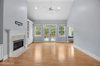 370 Whitebridge Road, Hampstead, NC 28443 – photo 15: 15_living room