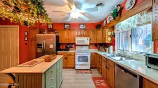 642 Redwood Drive, Southern Pines, NC 28387 — 2-bedroom townhome in Knlwd Vlg, Southern Pines, NC, photo 16 of 41