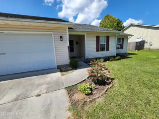 302 Carlisle Court, Jacksonville, NC 28540 – photo 2