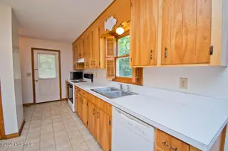 112 James Drive, Emerald Isle, NC 28594 – photo 11: Kitchen