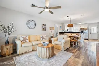 417 4th Street, Sunset Beach, NC 28468 — 4-bedroom home, Sunset Beach, NC, photo 7 of 41: 417 4th St, Sunset Beach, NC