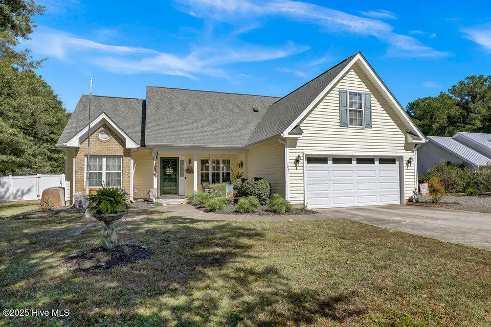 1031 Washington Acres Road, Hampstead, NC 28443 — 3-bedroom home in Washington Acres, Hampstead, NC, photo 1 of 56: use this as primary