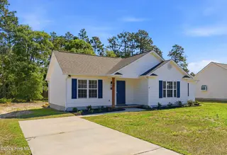 87 S High Point Road, Southport, NC 28461 — 3-bedroom home in Boiling Spring Lakes, Southport, NC, photo 2 of 35