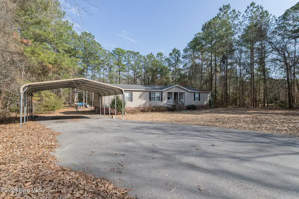 210 Creek Bank Drive, New Bern, NC 28560 — 3-bedroom manufactured home in Creekwater Haven, New Bern, NC, photo 1 of 58: Front