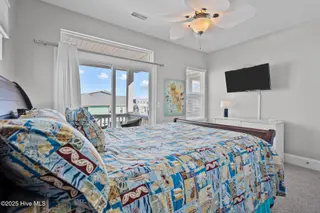 1417 Canal Drive Unit 2, Carolina Beach, NC 28428 – photo 22: 3rd Floor Front Bedroom