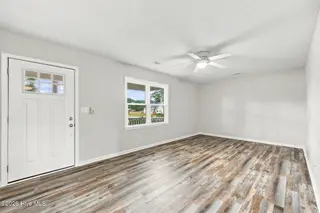 1000 Hedrick Boulevard, Morehead City, NC 28557 – photo 7: 26-web-or-mls-1000 Hedrick Blvd 029-edit