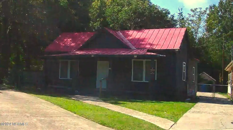 310 Finch Street SE, Wilson, NC 27893 – photo 1 of 1: Front