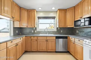 714 Ocean Boulevard, Topsail Beach, NC 28445 – photo 17: 24_DSC08243