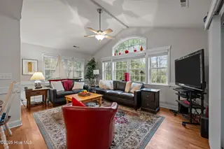 815 Pelican Drive, New Bern, NC 28560 – photo 4: Carolina Room