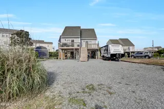 9005 E 9th Street, Surf City, NC 28445 — 4-bedroom home in Old Settlers Beach, Surf City, NC, photo 2 of 30
