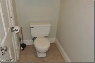 131 Ripley Road NW, Wilson, NC 27893 — 4-bedroom home in Recreation Park, Wilson, NC, photo 20 of 53: 19 Half Bath