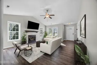 278 Blue Creek Farms Drive, Jacksonville, NC 28540 – photo 10: Living Room (2)