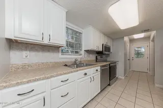 353 Potters Hill Road, Richlands, NC 28574 — 3-bedroom home, Richlands, NC, photo 10 of 32: 25KITCHEN