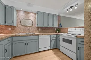 118 Lake Avenue 303, Morehead City, NC 28557 – photo 20: 31-web-or-mls-1S3A2329