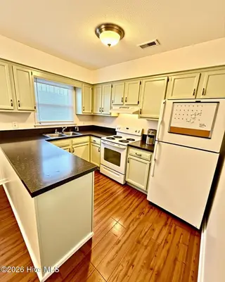 108 W Victoria Court F, Greenville, NC 27834 – photo 8: collov-ai_20260220170942_w7okfh