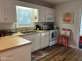 918 Dickinson Court, New Bern, NC 28562 — 2-bedroom home in Berkshire, New Bern, NC, photo 10 of 20: IMG_4530