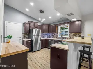 249 S Creek Drive, Jacksonville, NC 28540 – photo 11: Kitchen