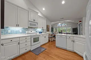 815 Pelican Drive, New Bern, NC 28560 – photo 6: Generous kitchen