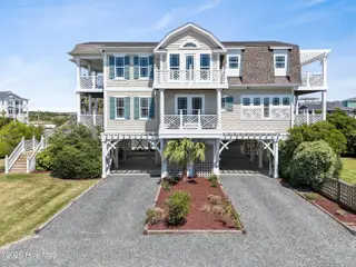 1046 Tide Ridge Drive, Holden Beach, NC 28462 — 5-bedroom home in Pointe West, Holden Beach, NC, photo 5 of 72: 1046 Tide Ridge Drive