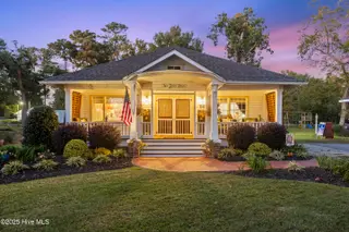 204 Lakeshore Drive, Lake Waccamaw, NC 28450 — 2-bedroom home, Lake Waccamaw, NC, photo 2 of 57: mls-IMG_1324