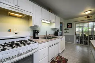 102 Laura Drive, New Bern, NC 28562 – photo 16: Kitchen
