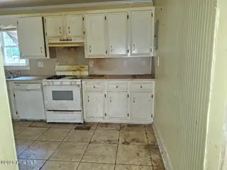 1011 E 6th Street, Washington, NC 27889 – photo 7: KITCHEN