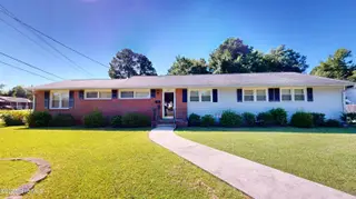 409 Henderson Drive, Jacksonville, NC 28540 – photo 3: 409-Henderson-09042025_071145