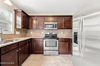 1217 Teakwood Drive, Greenville, NC 27834 – photo 3: 14-web-or-mls-BLS_0742-edit
