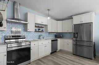 601 Emerald Drive, Emerald Isle, NC 28594 – photo 12: Kitchen