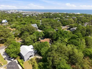 137 Doe Drive, Emerald Isle, NC 28594 – photo 14: 13-web-or-mls-dji_20260423142959_0714_d