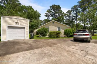 2014 Center Avenue, New Bern, NC 28560 – photo 13: Garage