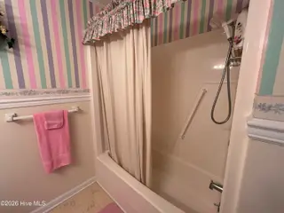 5312 Trent Woods Drive, Trent Woods, NC 28562 – photo 14: Guest Bath