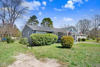 203 Banks Avenue, Goldsboro, NC 27534 — 3-bedroom home in Jefferson Park, Goldsboro, NC, photo 3 of 22: 03-203 Banks Ave-3