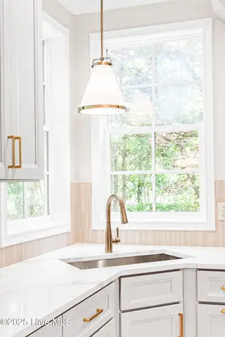 6932 Runningbrook Terrace, Wilmington, NC 28411 — 5-bedroom home in Demarest Landing, Wilmington, NC, photo 4 of 53: Kitchen Detail