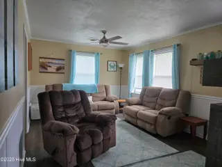 909 N 20th Street, Morehead City, NC 28557 – photo 11: Living Room