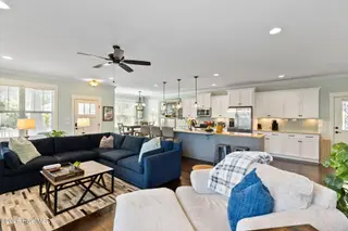 1236 N Caswell Avenue, Southport, NC 28461 – photo 15: Living Room