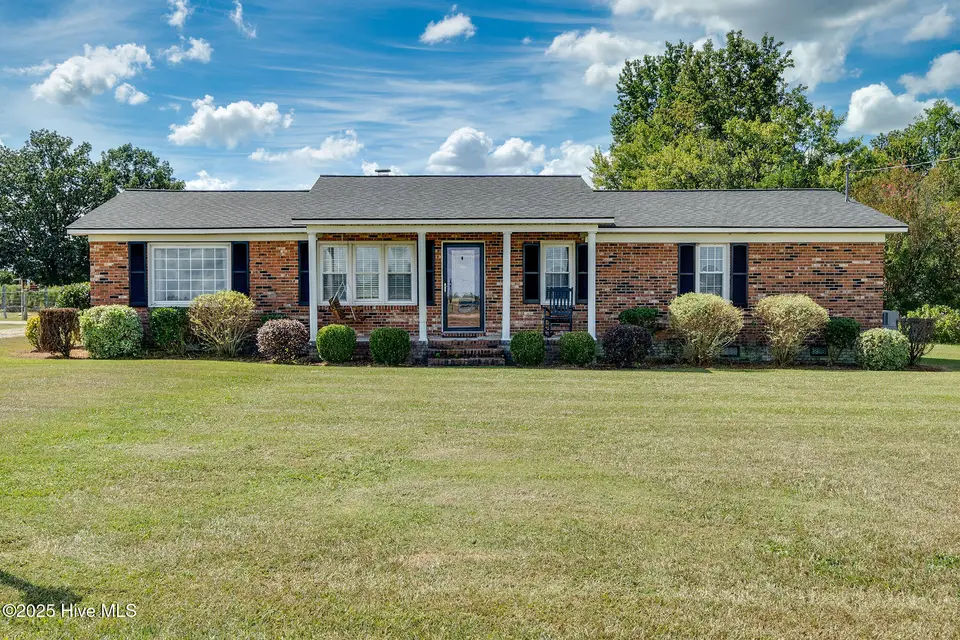 122 Paul Ed Dail Road, Kenansville, NC 28349 — 3-bedroom home, Kenansville, NC, photo 1 of 28: 122pauledtail1