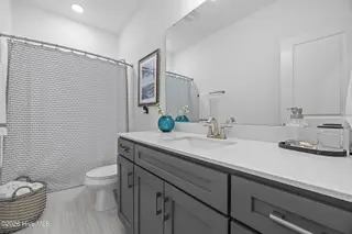 4025 Watersail Drive, Wilmington, NC 28409 – photo 21: Guest Bath