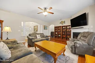 419 Cyrus Thompson Drive, Jacksonville, NC 28546 – photo 17: 17_living room