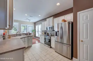 123 Azalea Drive, Hampstead, NC 28443 – photo 13: 123AzaleaDriveInterior(14)