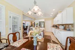 102 Fairway Drive W, Morehead City, NC 28557 – photo 22: Eating area