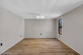 115 Grassy Meadow Drive, Richlands, NC 28574 — 3-bedroom manufactured home in Grassy Meadows, Richlands, NC, photo 14 of 33: 53_115 grassy mdws dr 00053
