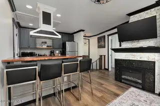 604 Church Street, Wilmington, NC 28401 – photo 23: Upstairs Living Room