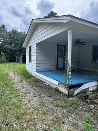 6606 Burress Street, Stantonsburg, NC 27883 — 3-bedroom home, Stantonsburg, NC, photo 4 of 11: left